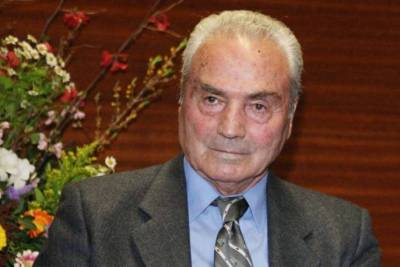 &Pi;έ&theta;&alpha;&nu;&epsilon; &sigma;&epsilon; &eta;&lambda;&iota;&kappa;ί&alpha; 89 &epsilon;&tau;ώ&nu; &omicron; &alpha;&theta;&lambda;&eta;&tau;&iota;&kappa;&omicron;&gamma;&rho;ά&phi;&omicron;&sigmaf; &Sigma;&tau;&alpha;ύ&rho;&omicron;&sigmaf; &Tau;&sigma;ώ&chi;&omicron;&sigmaf;