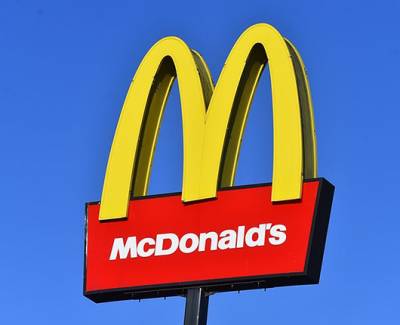 &Sigma;&tau;&eta; &Lambda;&epsilon;&omega;&phi;ό&rho;&omicron; &Alpha;&theta;&eta;&nu;ώ&nu;-&Pi;&epsilon;&iota;&rho;&alpha;&iota;ώ&sigmaf; &tau;&omicron; &nu;έ&omicron; McDonald&rsquo;s