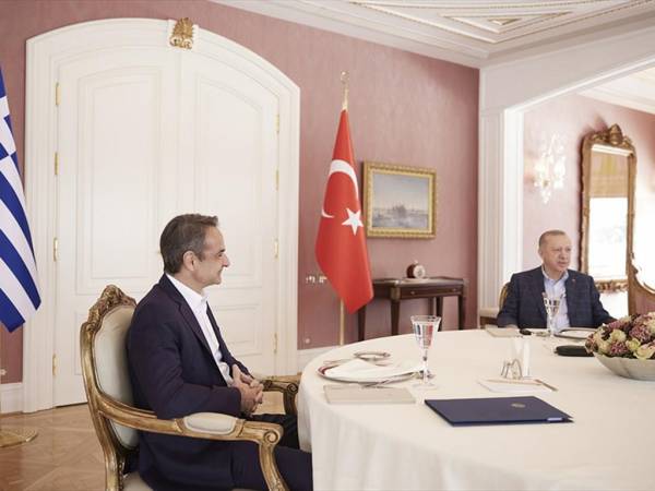 &Mu;&eta;&tau;&sigma;&omicron;&tau;ά&kappa;&eta;&sigmaf; &kappa;&alpha;&iota; &Epsilon;&rho;&nu;&tau;&omicron;&gamma;ά&nu; &sigma;&upsilon;&mu;&phi;ώ&nu;&eta;&sigma;&alpha;&nu; &nu;&alpha; &mu;&epsilon;&iota;&omega;&theta;&epsilon;ί &eta; έ&nu;&tau;&alpha;&sigma;&eta; &sigma;&tau;&alpha; &epsilon;&lambda;&lambda;&eta;&nu;&omicron;&tau;&omicron;&upsilon;&rho;&kappa;&iota;&kappa;ά