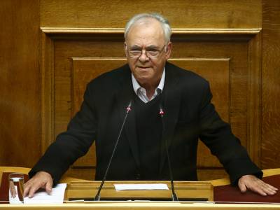 &Alpha;&pi;&omicron;&chi;&omega;&rho;&epsilon;ί &alpha;&pi;ό &tau;&omicron;&nu; &Sigma;&Upsilon;&Rho;&Iota;&Zeta;&Alpha; &omicron; &Gamma;&iota;ά&nu;&nu;&eta;&sigmaf; &Delta;&rho;&alpha;&gamma;&alpha;&sigma;ά&kappa;&eta;&sigmaf;