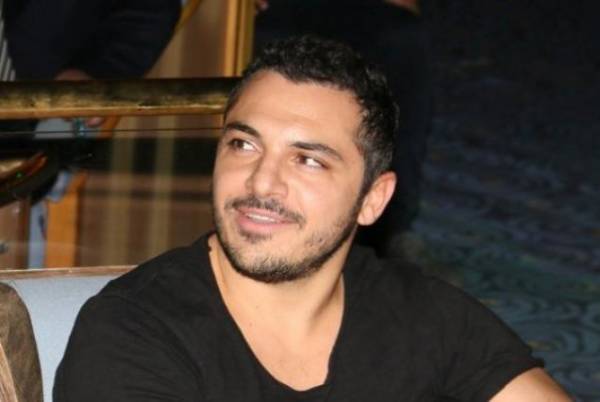 &Sigma;&upsilon;&nu;&epsilon;&lambda;ή&phi;&theta;&eta; &omicron; &tau;&rho;&alpha;&gamma;&omicron;&upsilon;&delta;&iota;&sigma;&tau;ή&sigmaf; &Kappa;ώ&sigma;&tau;&alpha;&sigmaf; &Delta;ό&xi;&alpha;&sigmaf;
