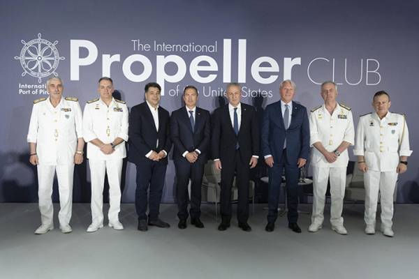 Members' Day of Propeller Club: &Nu;έ&alpha; &mu;έ&lambda;&eta;, &beta;&rho;&alpha;&beta;&epsilon;ύ&sigma;&epsilon;&iota;&sigmaf; &kappa;&alpha;&iota; έ&mu;&phi;&alpha;&sigma;&eta; &sigma;&tau;&eta;&nu; &epsilon;&lambda;&lambda;&eta;&nu;&omicron;&alpha;&mu;&epsilon;&rho;&iota;&kappa;&alpha;&nu;&iota;&kappa;ή &sigma;&upsilon;&nu;&epsilon;&rho;&gamma;&alpha;&sigma;ί&alpha;