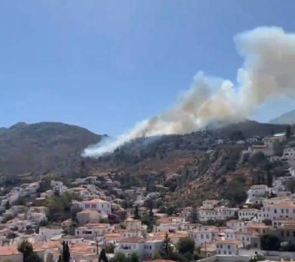 &Mu;&epsilon;&gamma;ά&lambda;&eta; &phi;&omega;&tau;&iota;ά &sigma;&tau;&eta;&nu; Ύ&delta;&rho;&alpha;