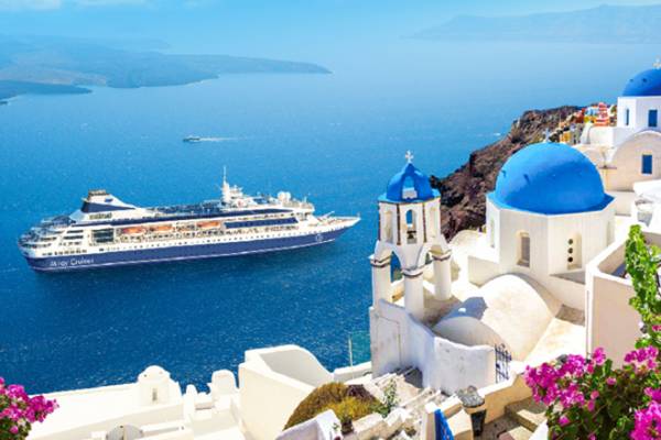 Olympic Holidays: &Gamma;&iota;&alpha; &pi;&rho;ώ&tau;&eta; &phi;&omicron;&rho;ά &kappa;&rho;&omicron;&upsilon;&alpha;&zeta;&iota;έ&rho;&epsilon;&sigmaf; &sigma;&epsilon; &epsilon;&lambda;&lambda;&eta;&nu;&iota;&kappa;ά &nu;&eta;&sigma;&iota;ά