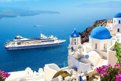 Olympic Holidays: &Gamma;&iota;&alpha; &pi;&rho;ώ&tau;&eta; &phi;&omicron;&rho;ά &kappa;&rho;&omicron;&upsilon;&alpha;&zeta;&iota;έ&rho;&epsilon;&sigmaf; &sigma;&epsilon; &epsilon;&lambda;&lambda;&eta;&nu;&iota;&kappa;ά &nu;&eta;&sigma;&iota;ά