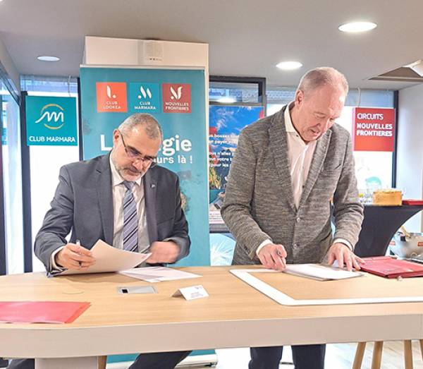 AEGEAN - TUI France: &Nu;έ&alpha; &tau;&rho;&iota;&epsilon;&tau;ή&sigmaf; &sigma;&upsilon;&mu;&phi;&omega;&nu;ί&alpha; &gamma;&iota;&alpha; &pi;&tau;ή&sigma;&epsilon;&iota;&sigmaf; &alpha;&pi;ό &tau;&omicron; &alpha;&epsilon;&rho;&omicron;&delta;&rho;ό&mu;&iota;&omicron; &tau;&eta;&sigmaf; &Lambda;&iota;&lambda;