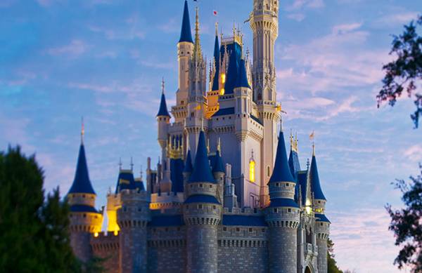 Disney: &Theta;&alpha; &alpha;&pi;&omicron;&lambda;ύ&sigma;&epsilon;&iota; &pi;&epsilon;&rho;ί&pi;&omicron;&upsilon; 32.000 &upsilon;&pi;&alpha;&lambda;&lambda;ή&lambda;&omicron;&upsilon;&sigmaf; &tau;&omicron; &alpha;΄ &epsilon;&xi;ά&mu;&eta;&nu;&omicron; &tau;&omicron;&upsilon; 2021