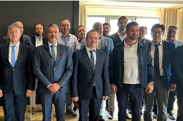 &Nu;έ&alpha; &sigma;ύ&nu;&theta;&epsilon;&sigma;&eta; &Delta;.&Sigma;. &gamma;&iota;&alpha; &tau;&eta;&nu; Έ&nu;&omega;&sigma;&eta; &Mu;&alpha;&rho;&iota;&nu;ώ&nu; &Epsilon;&lambda;&lambda;ά&delta;&alpha;&sigmaf;