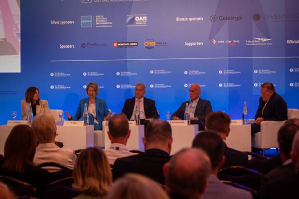 &Tau;&omicron; Posidonia Sea Tourism Forum 2025 &xi;&epsilon;&kappa;ί&nu;&eta;&sigma;&epsilon; &delta;&upsilon;&nu;&alpha;&mu;&iota;&kappa;ά &sigma;&tau;&omicron; &Eta;&rho;ά&kappa;&lambda;&epsilon;&iota;&omicron;, &kappa;&alpha;&theta;ώ&sigmaf; &omicron; &kappa;&lambda;ά&delta;&omicron;&sigmaf; &tau;&eta;&sigmaf; &kappa;&rho;&omicron;&upsilon;&alpha;&zeta;&iota;έ&rho;&alpha;&sigmaf; &chi;&alpha;&rho;ά&zeta;&epsilon;&iota; &beta;&iota;ώ&sigma;&iota;&mu;&eta; &pi;&omicron;&rho;&epsilon;ί&alpha;