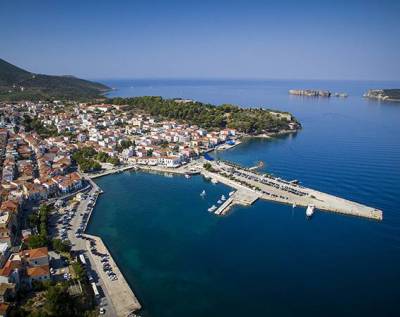 &Tau;&Alpha;&Iota;&Pi;&Epsilon;&Delta;: &Delta;ύ&omicron; &pi;&rho;&omicron;&sigma;&phi;&omicron;&rho;έ&sigmaf; &gamma;&iota;&alpha; &tau;&eta;&nu; &alpha;&xi;&iota;&omicron;&pi;&omicron;ί&eta;&sigma;&eta; &tau;&eta;&sigmaf; &Mu;&alpha;&rho;ί&nu;&alpha;&sigmaf; &Pi;ύ&lambda;&omicron;&upsilon;