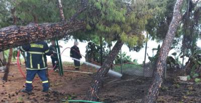 &Phi;&omega;&tau;&iota;ά &alpha;&pi;ό &kappa;&epsilon;&rho;&alpha;&upsilon;&nu;ό &sigma;&tau;&omicron; &sigma;&pi;ί&tau;&iota; &tau;&omicron;&upsilon; &Kappa;ώ&sigma;&tau;&alpha; &Sigma;&eta;&mu;ί&tau;&eta; &sigma;&tau;&omicron;&upsilon;&sigmaf; &Alpha;&gamma;. &Theta;&epsilon;&omicron;&delta;ώ&rho;&omicron;&upsilon;&sigmaf;