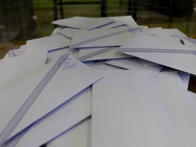 &Pi;&omicron;&iota;&omicron;&iota; &epsilon;&kappa;&lambda;έ&gamma;&omicron;&nu;&tau;&alpha;&iota; &beta;&omicron;&upsilon;&lambda;&epsilon;&upsilon;&tau;έ&sigmaf; &alpha;&pi;ό &tau;&eta; &Nu;έ&alpha; &Delta;&eta;&mu;&omicron;&kappa;&rho;&alpha;&tau;ί&alpha;