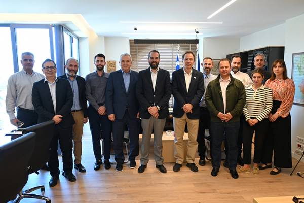 &Tau;&omicron; &Epsilon;&rho;&epsilon;&upsilon;&nu;&eta;&tau;&iota;&kappa;ό &Kappa;έ&nu;&tau;&rho;&omicron; &laquo;&Alpha;&theta;&eta;&nu;ά&raquo; &alpha;&pi;&omicron;&kappa;&tau;ά &nu;έ&omicron; &kappa;&tau;ή&rho;&iota;&omicron; &sigma;&tau;&eta;&nu; &Pi;ά&tau;&rho;&alpha;
