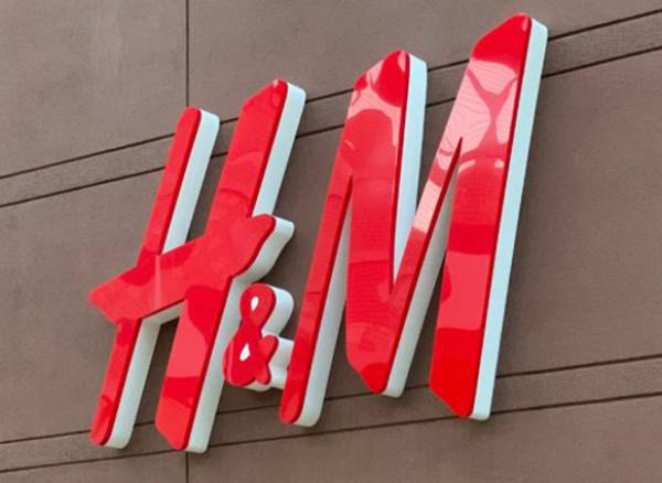 H&amp;M: Ά&mu;&epsilon;&sigma;&eta; &pi;&alpha;&rho;&alpha;&gamma;&omega;&gamma;ή &pi;&rho;&omicron;&sigma;&tau;&alpha;&tau;&epsilon;&upsilon;&tau;&iota;&kappa;&omicron;ύ &nu;&omicron;&sigma;&omicron;&kappa;&omicron;&mu;&epsilon;&iota;&alpha;&kappa;&omicron;ύ &epsilon;&xi;&omicron;&pi;&lambda;&iota;&sigma;&mu;&omicron;ύ