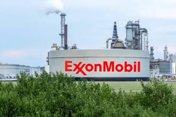 Exxon Mobil: &Mu;&epsilon;ί&omega;&sigma;&eta; 54% &tau;&omega;&nu; &kappa;&epsilon;&rho;&delta;ώ&nu; &tau;&eta;&sigmaf; &sigma;&tau;&omicron; &gamma;΄ &tau;&rho;ί&mu;&eta;&nu;&omicron; &tau;&omicron;&upsilon; 2023