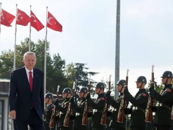 &Epsilon;&rho;&nu;&tau;&omicron;&gamma;ά&nu; &alpha;&pi;ό &Kappa;&alpha;&tau;&epsilon;&chi;ό&mu;&epsilon;&nu;&alpha;: &laquo;&Delta;&epsilon;&nu; &epsilon;ί&nu;&alpha;&iota; &delta;&upsilon;&nu;&alpha;&tau;ή &eta; &omicron;&mu;&omicron;&sigma;&pi;&omicron;&nu;&delta;&iota;&alpha;&kappa;ή &lambda;ύ&sigma;&eta; &sigma;&tau;&eta;&nu; &Kappa;ύ&pi;&rho;&omicron;&raquo;