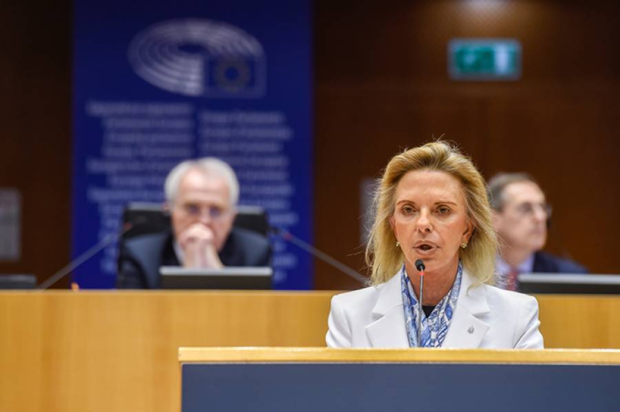 &Epsilon;&upsilon;&rho;&omega;&kappa;&omicron;&iota;&nu;&omicron;&beta;&omicron;ύ&lambda;&iota;&omicron;: &Pi;&rho;ό&epsilon;&delta;&rho;&omicron;&sigmaf; &tau;&eta;&sigmaf; &Epsilon;&pi;&iota;&tau;&rho;&omicron;&pi;ή&sigmaf; &Mu;&epsilon;&tau;&alpha;&phi;&omicron;&rho;ώ&nu; &kappa;&alpha;&iota; &Tau;&omicron;&upsilon;&rho;&iota;&sigma;&mu;&omicron;ύ &eta; &Epsilon;&lambda;ί&zeta;&alpha; &Beta;ό&zeta;&epsilon;&mu;&pi;&epsilon;&rho;&gamma;&kappa; - &Tau;&rho;ί&tau;&eta; &alpha;&nu;&tau;&iota;&pi;&rho;ό&epsilon;&delta;&rho;&omicron;&sigmaf; &eta; Έ&lambda;&epsilon;&nu;&alpha; &Kappa;&omicron;&upsilon;&nu;&tau;&omicron;&upsilon;&rho;ά