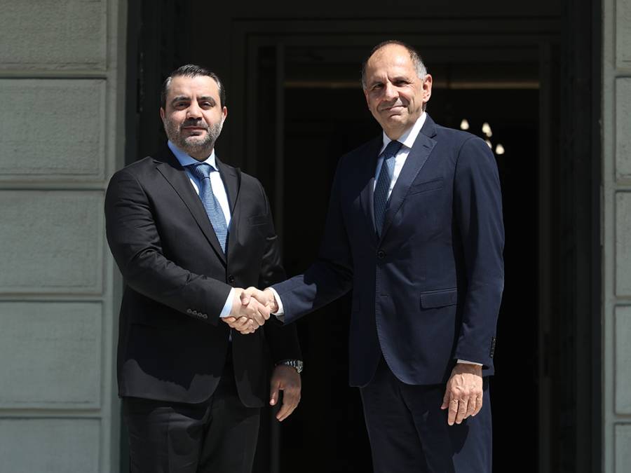 &Gamma;&epsilon;&rho;&alpha;&pi;&epsilon;&tau;&rho;ί&tau;&eta;&sigmaf; &ndash; &Upsilon;&Pi;&Epsilon;&Xi; &Sigma;&upsilon;&rho;ί&alpha;&sigmaf;: &Sigma;&tau;&omicron; &epsilon;&pi;ί&kappa;&epsilon;&nu;&tau;&rho;&omicron; &eta; &pi;&rho;&omicron;&sigma;&tau;&alpha;&sigma;ί&alpha; &tau;&omega;&nu; &chi;&rho;&iota;&sigma;&tau;&iota;&alpha;&nu;&iota;&kappa;ώ&nu; &pi;&lambda;&eta;&theta;&upsilon;&sigma;&mu;ώ&nu;