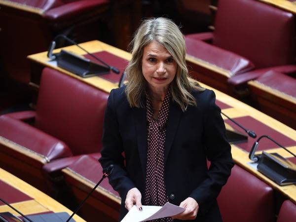 &Mu;&iota;&lambda;έ&nu;&alpha; &Alpha;&pi;&omicron;&sigma;&tau;&omicron;&lambda;ά&kappa;&eta;: &Mu;&nu;&eta;&mu;&epsilon;ί&omicron; &upsilon;&pi;&omicron;&kappa;&rho;&iota;&sigma;ί&alpha;&sigmaf; &eta; &tau;&rho;&omicron;&pi;&omicron;&lambda;&omicron;&gamma;ί&alpha; &tau;&eta;&sigmaf; &kappa;&upsilon;&beta;έ&rho;&nu;&eta;&sigma;&eta;&sigmaf; &gamma;&iota;&alpha; &tau;&iota;&sigmaf; &alpha;&sigma;&phi;&alpha;&lambda;&iota;&sigma;&tau;&iota;&kappa;έ&sigmaf;