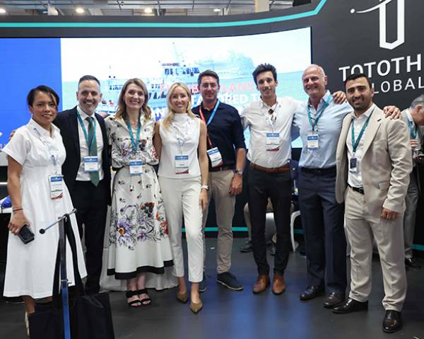 &Sigma;&upsilon;&mu;&phi;&omega;&nu;ί&alpha; &sigma;&upsilon;&nu;&epsilon;&rho;&gamma;&alpha;&sigma;ί&alpha;&sigmaf; &mu;&epsilon;&tau;&alpha;&xi;ύ Tototheo Global &kappa;&alpha;&iota; Eutelsat &gamma;&iota;&alpha; &upsilon;&pi;&eta;&rho;&epsilon;&sigma;ί&epsilon;&sigmaf; &sigma;&upsilon;&nu;&delta;&epsilon;&sigma;&iota;&mu;ό&tau;&eta;&tau;&alpha;&sigmaf; &sigma;&tau;&omicron;&upsilon;&sigmaf; &tau;&omicron;&mu;&epsilon;ί&sigmaf; &tau;&eta;&sigmaf; &Nu;&alpha;&upsilon;&tau;&iota;&lambda;ί&alpha;&sigmaf;, &Epsilon;&pi;&iota;&chi;&epsilon;&iota;&rho;ή&sigma;&epsilon;&omega;&nu; &kappa;&alpha;&iota; &Delta;&eta;&mu;ό&sigma;&iota;&omicron;&upsilon; &Tau;&omicron;&mu;έ&alpha;