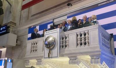 &Sigma;&tau;&alpha; &chi;&rho;ώ&mu;&alpha;&tau;&alpha; &tau;&eta;&sigmaf; &Epsilon;&lambda;&lambda;ά&delta;&alpha;&sigmaf; &eta; Wall Street
