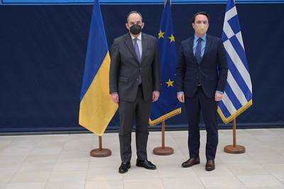 &Sigma;&upsilon;&nu;ά&nu;&tau;&eta;&sigma;&eta; &Gamma;. &Pi;&lambda;&alpha;&kappa;&iota;&omega;&tau;ά&kappa;&eta; &mu;&epsilon; &tau;&omicron;&nu; &Pi;&rho;έ&sigma;&beta;&eta; &tau;&eta;&sigmaf; &Omicron;&upsilon;&kappa;&rho;&alpha;&nu;ί&alpha;&sigmaf; &sigma;&tau;&eta;&nu; &Epsilon;&lambda;&lambda;ά&delta;&alpha;: &laquo;&Kappa;&alpha;&nu;&epsilon;ί&sigmaf; &delta;&epsilon;&nu; &delta;&iota;&kappa;&alpha;&iota;&omicron;ύ&tau;&alpha;&iota; &delta;&iota;&alpha; &tau;&eta;&sigmaf; &beta;ί&alpha;&sigmaf; &nu;&alpha; &alpha;&lambda;&lambda;ά&xi;&epsilon;&iota; &tau;&alpha; &sigma;ύ&nu;&omicron;&rho;&alpha; &sigma;&tau;&eta;&nu; &Epsilon;&upsilon;&rho;ώ&pi;&eta;&raquo;