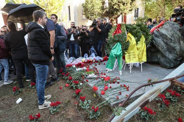 &Pi;&omicron;&lambda;&upsilon;&tau;&epsilon;&chi;&nu;&epsilon;ί&omicron;: &Pi;έ&tau;&alpha;&xi;&alpha;&nu; &kappa;&alpha;&phi;έ&delta;&epsilon;&sigmaf; &sigma;&tau;&omicron;&nu; &Alpha;&nu;&delta;&rho;&omicron;&upsilon;&lambda;ά&kappa;&eta; &kappa;&alpha;&tau;ά &tau;&eta;&nu; &kappa;&alpha;&tau;ά&theta;&epsilon;&sigma;&eta; &sigma;&tau;&epsilon;&phi;ά&nu;&omicron;&upsilon;