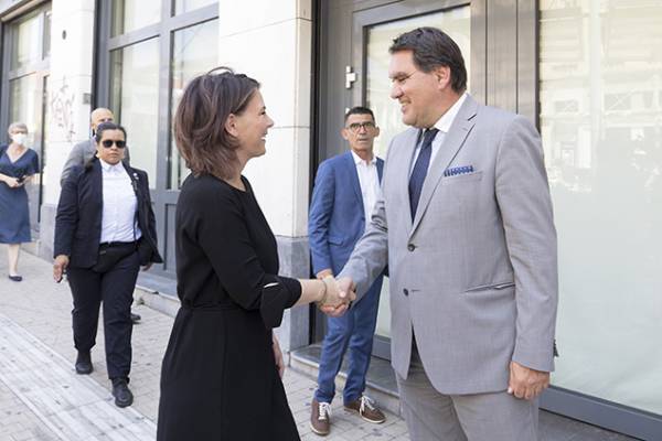 &Sigma;&tau;&omicron; &chi;ώ&rho;&omicron; &iota;&sigma;&tau;&omicron;&rho;&iota;&kappa;ή&sigmaf; &mu;&nu;ή&mu;&eta;&sigmaf; &Kappa;&omicron;&rho;&alpha;ή 4 &eta; &Gamma;&epsilon;&rho;&mu;&alpha;&nu;ί&delta;&alpha; &Upsilon;&Pi;&Epsilon;&Xi; Annalena Baerbock