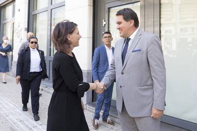 &Sigma;&tau;&omicron; &chi;ώ&rho;&omicron; &iota;&sigma;&tau;&omicron;&rho;&iota;&kappa;ή&sigmaf; &mu;&nu;ή&mu;&eta;&sigmaf; &Kappa;&omicron;&rho;&alpha;ή 4 &eta; &Gamma;&epsilon;&rho;&mu;&alpha;&nu;ί&delta;&alpha; &Upsilon;&Pi;&Epsilon;&Xi; Annalena Baerbock