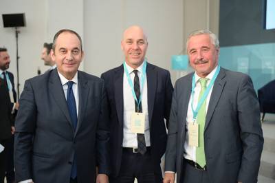 &Gamma;. &Pi;&lambda;&alpha;&kappa;&iota;&omega;&tau;ά&kappa;&eta;&sigmaf; &sigma;&tau;&omicron; Circle the Med Forum: &Eta; &Epsilon;&lambda;&lambda;ά&delta;&alpha; &eta;&gamma;&epsilon;ί&tau;&alpha;&iota; &tau;&omicron;&upsilon; &laquo;&pi;&rho;ά&sigma;&iota;&nu;&omicron;&upsilon;&raquo; &mu;&epsilon;&tau;&alpha;&sigma;&chi;&eta;&mu;&alpha;&tau;&iota;&sigma;&mu;&omicron;ύ &sigma;&epsilon; &epsilon;&upsilon;&rho;&omega;&pi;&alpha;ϊ&kappa;ό &epsilon;&pi;ί&pi;&epsilon;&delta;&omicron;
