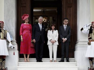 &Tau;&iota; &sigma;&upsilon;&zeta;ή&tau;&eta;&sigma;&epsilon; &eta; &Pi;&rho;ό&epsilon;&delta;&rho;&omicron;&sigmaf; &tau;&eta;&sigmaf; &Delta;&eta;&mu;&omicron;&kappa;&rho;&alpha;&tau;ί&alpha;&sigmaf; &mu;&epsilon; &tau;&omicron; &beta;&alpha;&sigma;&iota;&lambda;&iota;&kappa;ό &zeta;&epsilon;ύ&gamma;&omicron;&sigmaf; &tau;&omicron;&upsilon; &Beta;&epsilon;&lambda;&gamma;ί&omicron;&upsilon;