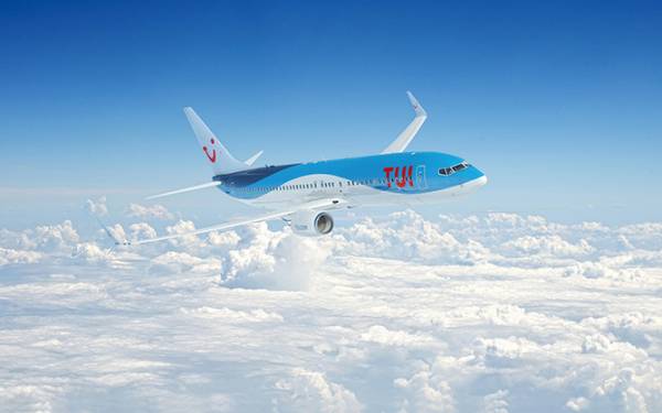 TUI Fly: &Theta;&alpha; &mu;&epsilon;&tau;&alpha;&phi;έ&rho;&epsilon;&iota; 3 &epsilon;&kappa;&alpha;&tau;. &Epsilon;&upsilon;&rho;&omega;&pi;&alpha;ί&omicron;&upsilon;&sigmaf; &tau;&omicron;&upsilon;&rho;ί&sigma;&tau;&epsilon;&sigmaf; &phi;έ&tau;&omicron;&sigmaf; &sigma;&tau;&eta;&nu; &Epsilon;&lambda;&lambda;ά&delta;&alpha;