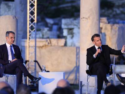 &Epsilon;&mu;. &Mu;&alpha;&kappa;&rho;ό&nu;: &Xi;&epsilon;&kappa;ά&theta;&alpha;&rho;&omicron; &mu;ή&nu;&upsilon;&mu;&alpha; &sigma;&tau;ή&rho;&iota;&xi;&eta;&sigmaf; &tau;&eta;&sigmaf; &Epsilon;&lambda;&lambda;ά&delta;&alpha;&sigmaf; - &laquo;&Alpha;&nu; &eta; &kappa;&upsilon;&rho;&iota;&alpha;&rho;&chi;ί&alpha; &sigma;&alpha;&sigmaf; &alpha;&pi;&epsilon;&iota;&lambda;&epsilon;ί&tau;&alpha;&iota;, &theta;&alpha; &epsilon;ί&mu;&alpha;&sigma;&tau;&epsilon; &epsilon;&delta;ώ &gamma;&iota;&alpha; &epsilon;&sigma;ά&sigmaf;&raquo;