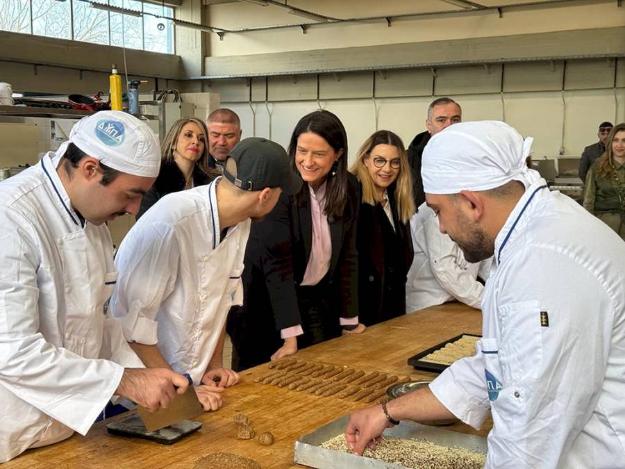 &Nu;. &Kappa;&epsilon;&rho;&alpha;&mu;έ&omega;&sigmaf;: &Nu;έ&alpha; &pi;&rho;&omicron;&gamma;&rho;ά&mu;&mu;&alpha;&tau;&alpha; &alpha;&pi;&alpha;&sigma;&chi;ό&lambda;&eta;&sigma;&eta;&sigmaf; &kappa;&alpha;&iota; &kappa;&alpha;&tau;ά&rho;&tau;&iota;&sigma;&eta;&sigmaf; 22 &epsilon;&kappa;&alpha;&tau;. &epsilon;&upsilon;&rho;ώ &sigma;&epsilon; &Alpha;&nu;. &Mu;&alpha;&kappa;&epsilon;&delta;&omicron;&nu;ί&alpha; &kappa;&alpha;&iota; &Theta;&rho;ά&kappa;&eta;