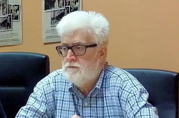 &Pi;έ&theta;&alpha;&nu;&epsilon; &omicron; &delta;ή&mu;&alpha;&rho;&chi;&omicron;&sigmaf; &Iota;&omega;&alpha;&nu;&nu;ί&nu;&omega;&nu; &Mu;&omega;&upsilon;&sigma;ή&sigmaf; &Epsilon;&lambda;&iota;&sigma;ά&phi;