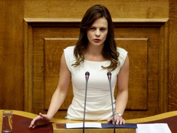 &Epsilon;. &Alpha;&chi;&tau;&sigma;&iota;ό&gamma;&lambda;&omicron;&upsilon; &gamma;&iota;&alpha; market pass: &Alpha;&pi;&rho;ό&sigma;&phi;&omicron;&rho;&eta; &kappa;&alpha;&iota; &pi;&rho;&omicron;&sigma;&beta;&lambda;&eta;&tau;&iota;&kappa;ή &alpha;&pi;ό&pi;&epsilon;&iota;&rho;&alpha; &epsilon;&xi;&alpha;&gamma;&omicron;&rho;ά&sigmaf;