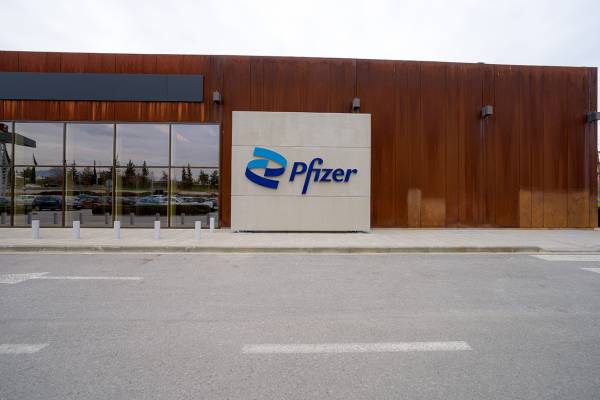 Pfizer CDI: &Alpha;&nu;ά&pi;&tau;&upsilon;&xi;&eta; &kappa;&alpha;&iota;&nu;&omicron;&tau;ό&mu;&omega;&nu; &psi;&eta;&phi;&iota;&alpha;&kappa;ώ&nu; &lambda;ύ&sigma;&epsilon;&omega;&nu; &kappa;&alpha;&iota; &sigma;&upsilon;&nu;&epsilon;&rho;&gamma;&alpha;&sigma;ί&epsilon;&sigmaf; &mu;&epsilon; &tau;&omicron; &omicron;&iota;&kappa;&omicron;&sigma;ύ&sigma;&tau;&eta;&mu;&alpha; &kappa;&alpha;&iota;&nu;&omicron;&tau;&omicron;&mu;ί&alpha;&sigmaf; &sigma;&tau;&eta;&nu; &Epsilon;&lambda;&lambda;ά&delta;&alpha; &pi;&rho;&omicron;&sigmaf; ό&phi;&epsilon;&lambda;&omicron;&sigmaf; &tau;&omega;&nu; &alpha;&sigma;&theta;&epsilon;&nu;ώ&nu;