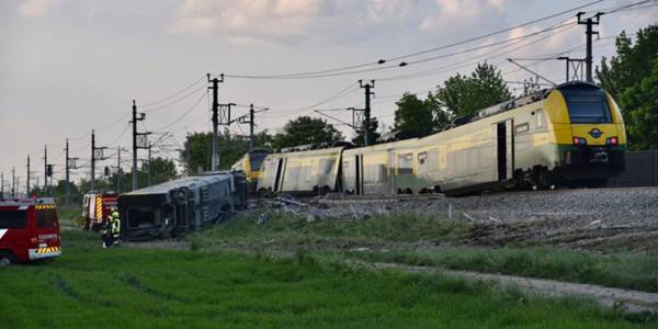 &Alpha;&upsilon;&sigma;&tau;&rho;ί&alpha;: &Epsilon;&kappa;&tau;&rho;&omicron;&chi;&iota;ά&sigma;&tau;&eta;&kappa;&epsilon; &tau;&rho;έ&nu;&omicron; &nu;ό&tau;&iota;&alpha; &tau;&eta;&sigmaf; &Beta;&iota;έ&nu;&nu;&eta;&sigmaf; &mu;&epsilon; &nu;&epsilon;&kappa;&rho;&omicron;ύ&sigmaf; &kappa;&alpha;&iota; &tau;&rho;&alpha;&upsilon;&mu;&alpha;&tau;ί&epsilon;&sigmaf;