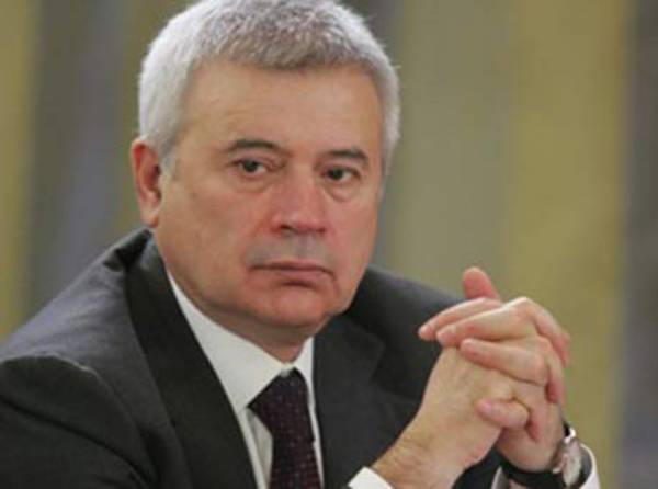 &Pi;&alpha;&rho;&alpha;&iota;&tau;ή&theta;&eta;&kappa;&epsilon; &omicron; &pi;&rho;ό&epsilon;&delta;&rho;&omicron;&sigmaf; &kappa;&alpha;&iota; &delta;&iota;&epsilon;&upsilon;&theta;&upsilon;&nu;&tau;ή&sigmaf; &tau;&omicron;&upsilon; &rho;&omega;&sigma;&iota;&kappa;&omicron;ύ &pi;&epsilon;&tau;&rho;&epsilon;&lambda;&alpha;ϊ&kappa;&omicron;ύ &kappa;&omicron;&lambda;&omicron;&sigma;&sigma;&omicron;ύ Lukoil