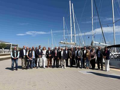 &Sigma;&tau;&eta;&nu; &Pi;&rho;έ&beta;&epsilon;&zeta;&alpha; &eta; &Gamma;.&Sigma;. &tau;&eta;&sigmaf; Έ&nu;&omega;&sigma;&eta;&sigmaf; &Mu;&alpha;&rho;&iota;&nu;ώ&nu; &Epsilon;&lambda;&lambda;ά&delta;&alpha;&sigmaf;