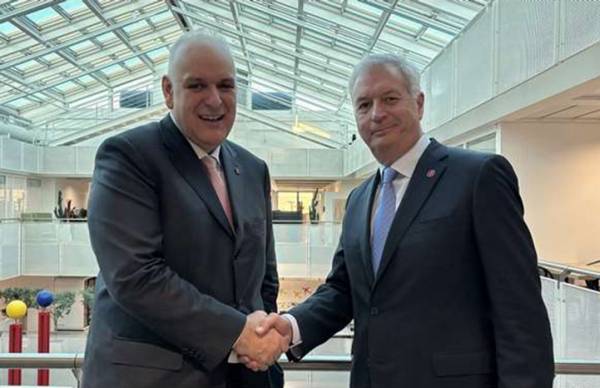 Star Alliance: &Omicron; Michael Rousseau &nu;έ&omicron;&sigmaf; &Pi;&rho;ό&epsilon;&delta;&rho;&omicron;&sigmaf; &tau;&omicron;&upsilon; &Alpha;&nu;ώ&tau;&alpha;&tau;&omicron;&upsilon; &Epsilon;&kappa;&tau;&epsilon;&lambda;&epsilon;&sigma;&tau;&iota;&kappa;&omicron;ύ &Sigma;&upsilon;&mu;&beta;&omicron;&upsilon;&lambda;ί&omicron;&upsilon;