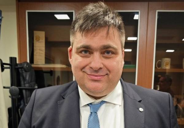 &Nu;έ&omicron;&sigmaf; &pi;&rho;ό&epsilon;&delta;&rho;&omicron;&sigmaf; &tau;&eta;&sigmaf; &Kappa;&epsilon;&nu;&tau;&rho;&iota;&kappa;ή&sigmaf; Έ&nu;&omega;&sigma;&eta;&sigmaf; &Epsilon;&pi;&iota;&mu;&epsilon;&lambda;&eta;&tau;&eta;&rho;ί&omega;&nu; &omicron; &Gamma;&iota;ά&nu;&nu;&eta;&sigmaf; &Beta;&omicron;&upsilon;&tau;&sigma;&iota;&nu;ά&sigmaf;