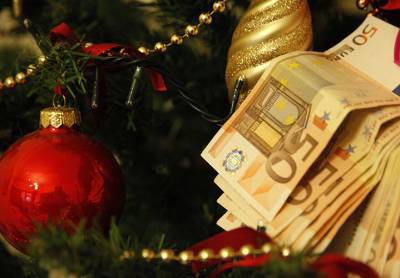 &Delta;ώ&rho;&omicron; &Chi;&rho;&iota;&sigma;&tau;&omicron;&upsilon;&gamma;έ&nu;&nu;&omega;&nu;: &Tau;ί &iota;&sigma;&chi;ύ&epsilon;&iota; &gamma;&iota;&alpha; &tau;&omicron;&upsilon;&sigmaf; &mu;&iota;&sigma;&theta;&omega;&tau;&omicron;ύ&sigmaf; &tau;&omicron;&upsilon; &iota;&delta;&iota;&omega;&tau;&iota;&kappa;&omicron;ύ &tau;&omicron;&mu;έ&alpha;