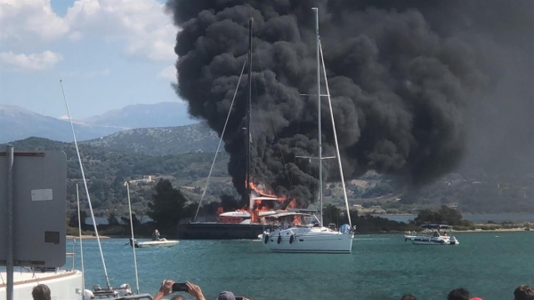 &Sigma;&tau;&iota;&sigmaf; &phi;&lambda;ό&gamma;&epsilon;&sigmaf; &tau;&upsilon;&lambda;ί&chi;&theta;&eta;&kappa;&epsilon; &kappa;&alpha;&tau;&alpha;&mu;&alpha;&rho;ά&nu; &sigma;&tau;&eta;&nu; &Lambda;&epsilon;&upsilon;&kappa;ά&delta;&alpha;