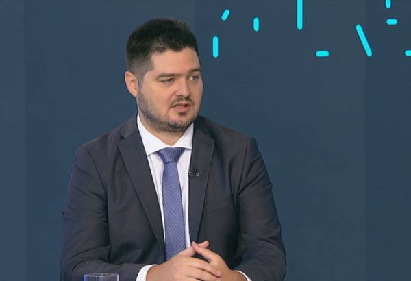 Ά&mu;&epsilon;&sigma;&eta; &eta; &epsilon;ί&sigma;&pi;&rho;&alpha;&xi;&eta; &tau;&omicron;&upsilon; &pi;&rho;&omicron;&sigma;&tau;ί&mu;&omicron;&upsilon; &tau;&omega;&nu; 2,2 &epsilon;&kappa;&alpha;&tau;. &epsilon;&upsilon;&rho;ώ &pi;&omicron;&upsilon; &epsilon;&pi;&iota;&beta;&lambda;ή&theta;&eta;&kappa;&epsilon; &sigma;&epsilon; &delta;ύ&omicron; &sigma;&omicron;ύ&pi;&epsilon;&rho; &mu;ά&rho;&kappa;&epsilon;&tau;