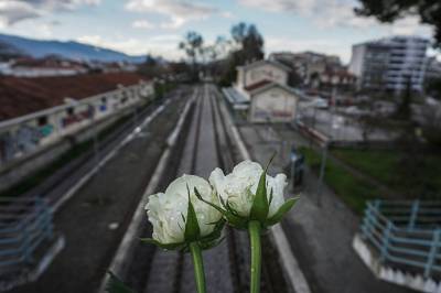 &Tau;έ&mu;&pi;&eta;: &Delta;ί&omega;&xi;&eta; &kappa;&alpha;&tau;ά &tau;&eta;&sigmaf; &Pi;&rho;&omicron;έ&delta;&rho;&omicron;&upsilon; &tau;&eta;&sigmaf; &Rho;&Alpha;&Sigma; &kappa;&alpha;&iota; &sigma;&tau;&epsilon;&lambda;&epsilon;&chi;ώ&nu; &tau;&eta;&sigmaf; &Pi;&upsilon;&rho;&omicron;&sigma;&beta;&epsilon;&sigma;&tau;&iota;&kappa;ή&sigmaf;