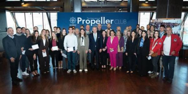 Propeller Club &Pi;&epsilon;&iota;&rho;&alpha;&iota;ά: &Sigma;&upsilon;&nu;ά&nu;&tau;&eta;&sigma;&eta; &gamma;&nu;&omega;&rho;&iota;&mu;ί&alpha;&sigmaf;, &gamma;&epsilon;&mu;ά&tau;&eta; &theta;&epsilon;&tau;&iota;&kappa;ή &epsilon;&nu;έ&rho;&gamma;&epsilon;&iota;&alpha; &kappa;&alpha;&iota; &zeta;&epsilon;&sigma;&tau;&alpha;&sigma;&iota;ά