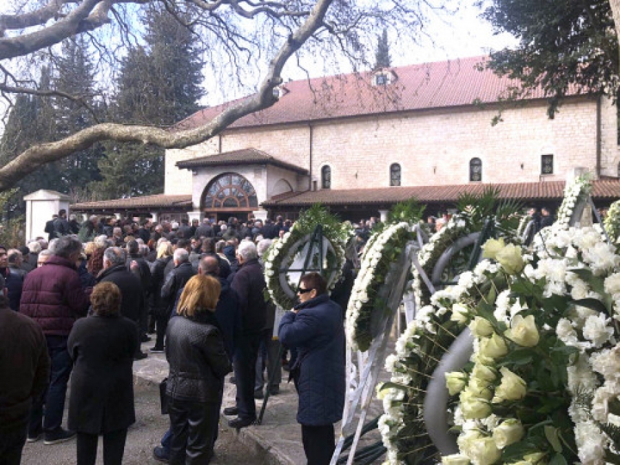&Iota;&omega;ά&nu;&nu;&iota;&nu;&alpha;: &Pi;&lambda;ή&theta;&omicron;&sigmaf; &kappa;ό&sigma;&mu;&omicron;&upsilon; &sigma;&tau;&eta;&nu; &kappa;&eta;&delta;&epsilon;ί&alpha; &tau;&omicron;&upsilon; &Theta;&epsilon;ό&delta;&omega;&rho;&omicron;&upsilon; &Nu;&iota;&tau;&sigma;&iota;ά&kappa;&omicron;&upsilon;
