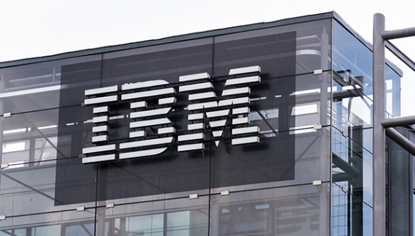 IBM: &Pi;&tau;ώ&sigma;&eta; &kappa;&epsilon;&rho;&delta;ώ&nu; &kappa;&alpha;&iota; &epsilon;&sigma;ό&delta;&omega;&nu; &tau;&omicron; &alpha;΄ &tau;&rho;ί&mu;&eta;&nu;&omicron;