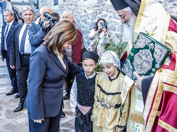 &Epsilon;&pi;ί&sigma;&kappa;&epsilon;&psi;&eta; &tau;&eta;&sigmaf; &Pi;&rho;&omicron;έ&delta;&rho;&omicron;&upsilon; &tau;&eta;&sigmaf; &Delta;&eta;&mu;&omicron;&kappa;&rho;&alpha;&tau;ί&alpha;&sigmaf; &Kappa;&alpha;&tau;. &Sigma;&alpha;&kappa;&epsilon;&lambda;&lambda;&alpha;&rho;&omicron;&pi;&omicron;ύ&lambda;&omicron;&upsilon; &sigma;&tau;&eta; &Sigma;&alpha;&mu;&omicron;&theta;&rho;ά&kappa;&eta;